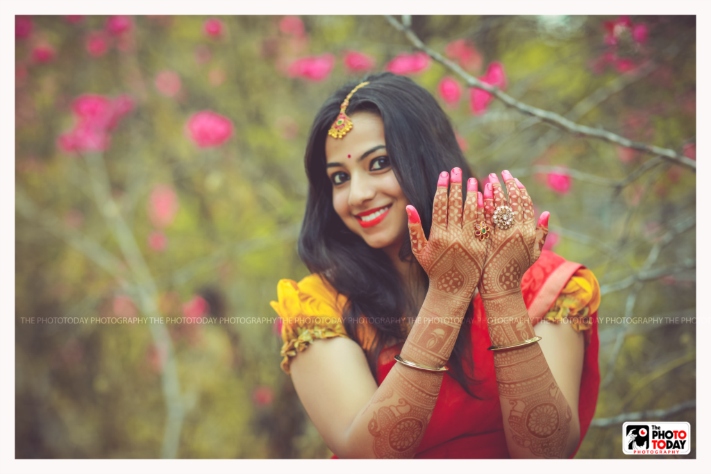 The mehndi not only adorns her hand,but even the pic too!! The mehndi not only adorns her hand,but even the pic too!!