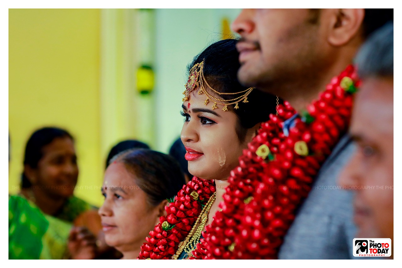 The most lovely accessory a couple could wear on their big day!! The "garland of roses"!!