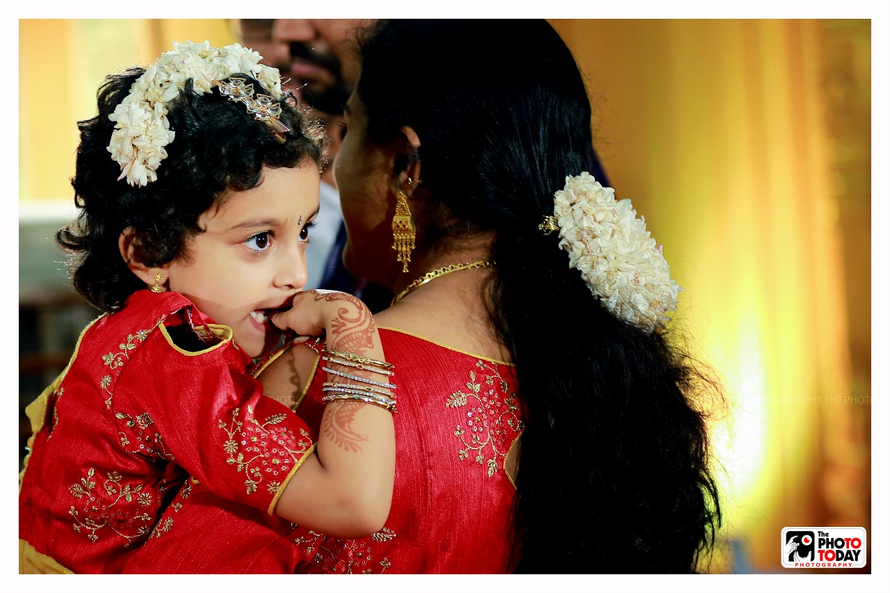 Cool Mom & Daughter combo, spotted in red,more of flowers & innocence!!